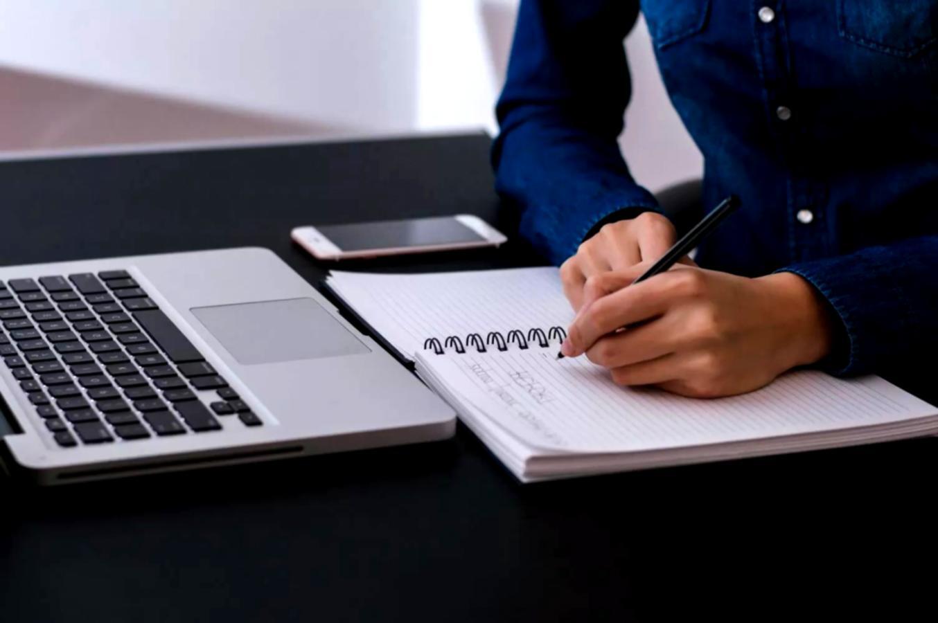 Close-up of styling demonstration at pleo-blogshowing instructor technique guidance during practical workshop exercise